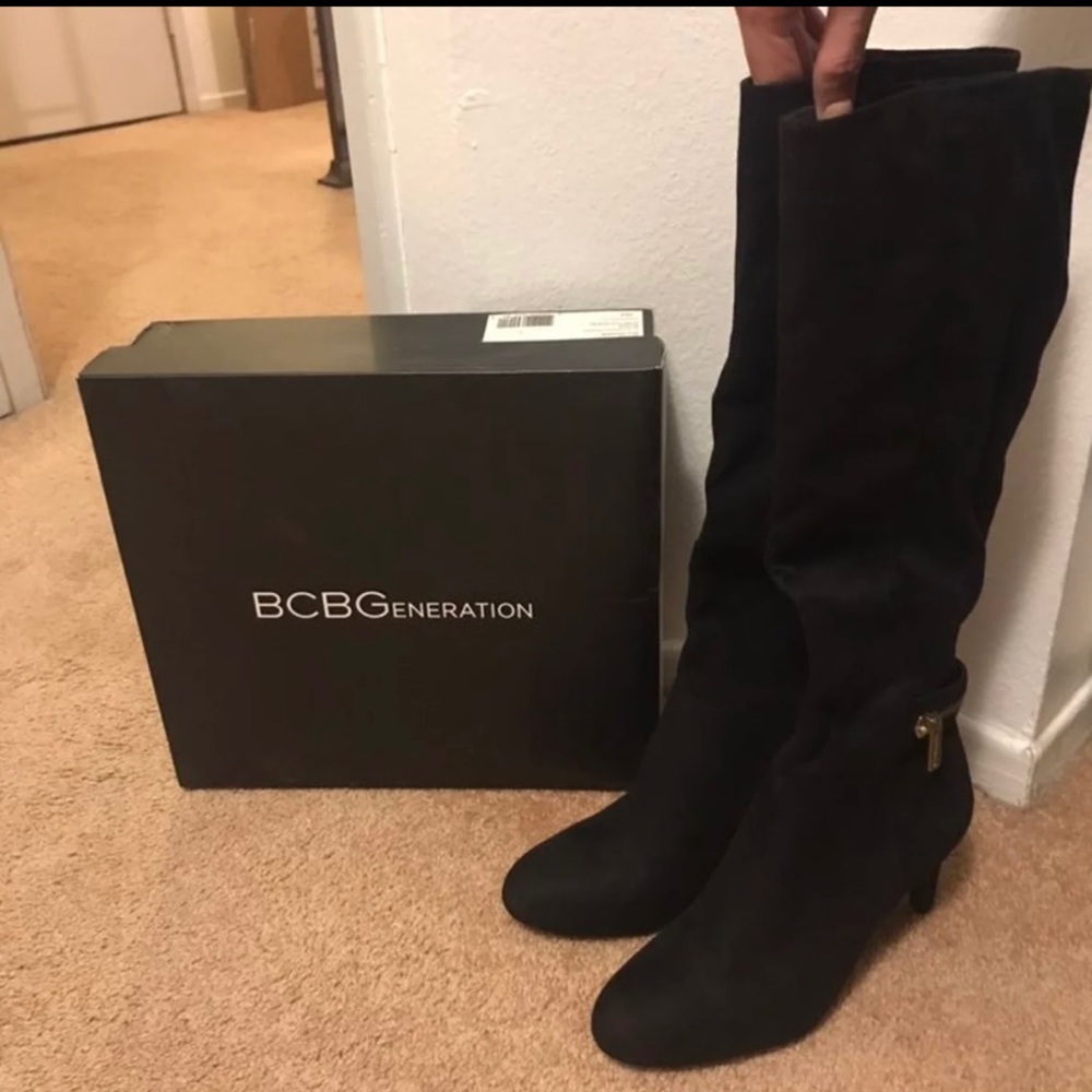 BCBG womens boots size 9